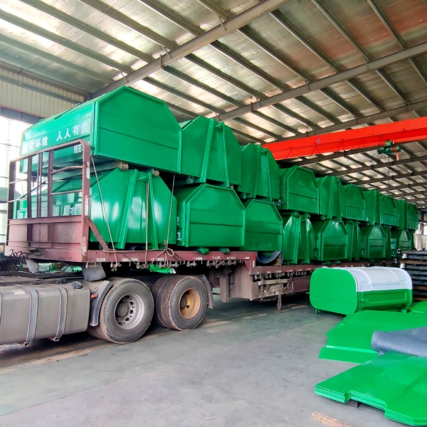 梯形垃圾箱裝車準備發往廣西